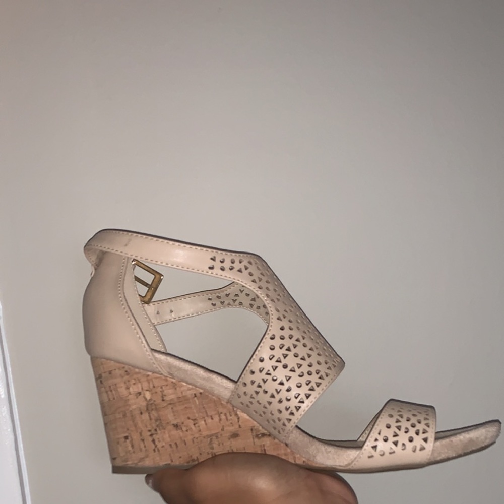 Nude wedge